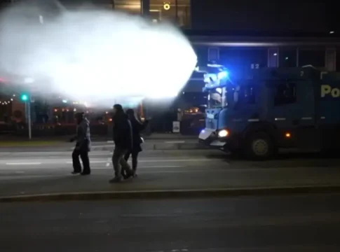 Полиция Швейцарии применила силу против протестующих против Трампа