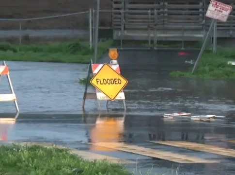 Наводнение в Калифорнии: ливни и приливы затопили округ Марин