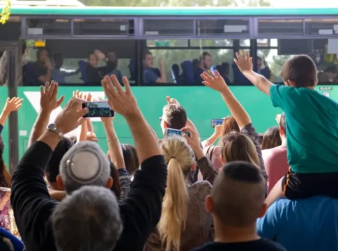 Депутат Кнессета проводила сына в армию: «Сердце разрывается от гордости и материнской тревоги»