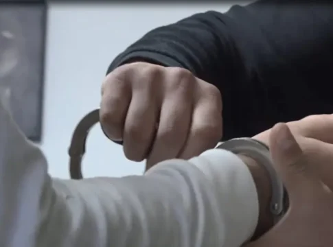 Жестокое ограбление в Ашкелоне: подростки напали на пожилую женщину