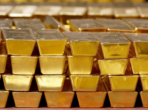 Золото бьет рекорды: инвесторы бегут в безопасные активы на фоне потрясений