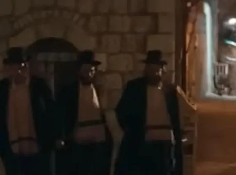 «Розовая леди» покоряет сцену: история любви из харедим-общины в театре Беэр-Шевы