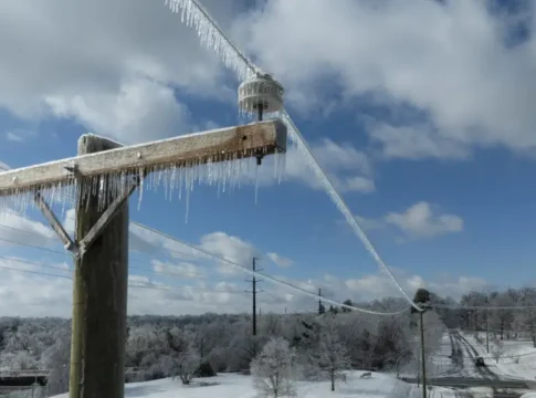 США: миллионы без света из-за мощной зимней бури, десятки погибших
