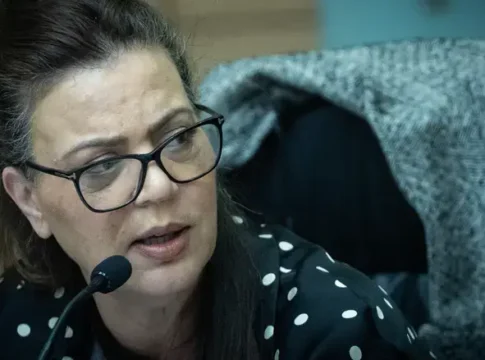 Дистль-Атбарьян выиграла суд у активиста «Братьев по оружию»