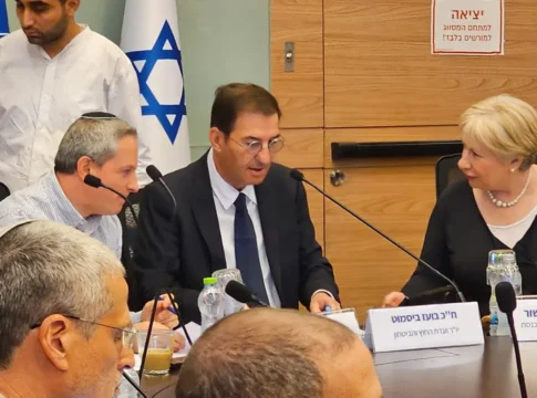 Законопроект о призыве: комиссия завершила чтение, лидеры харедим против