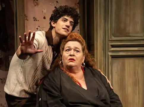 «Вся жизнь впереди»: спектакль, который трогает до глубины души