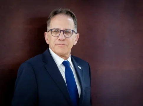 Полиция ищет улики в телефоне главы аппарата премьер-министра