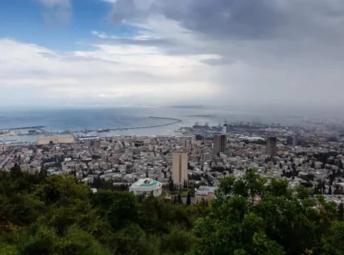 חיפה: רוחות, מלח ותקנים חדשים - שיפוץ בניינים ב-2026