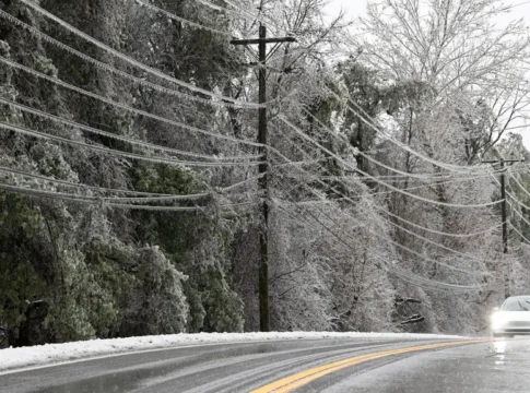Зимний шторм в Теннесси: 13 погибших, 90 тысяч без света