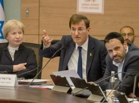 Бисмот нанес удар по оппозиции: снял с должностей и исключил из комиссий