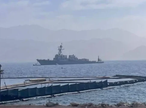 Американский эсминец в Эйлате: усиление флота США на фоне угрозы Ирана