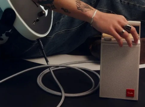 Fender выходит на рынок аудио: беспроводные наушники и колонки с рекордной батареей