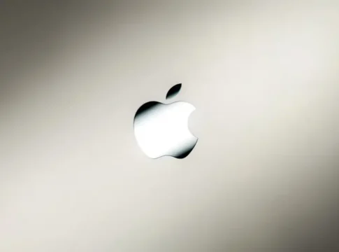 Apple готовит революцию: складной iPhone и бюджетный MacBook в 2026 году