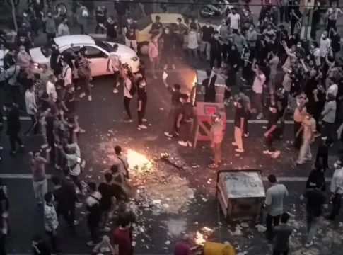 Иран: 35 погибших и 1200 арестованных в Протесты набирают силу