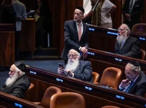 Ультраортодоксы ставят ультиматум: закон об отсрочке от призыва — или правительство падет