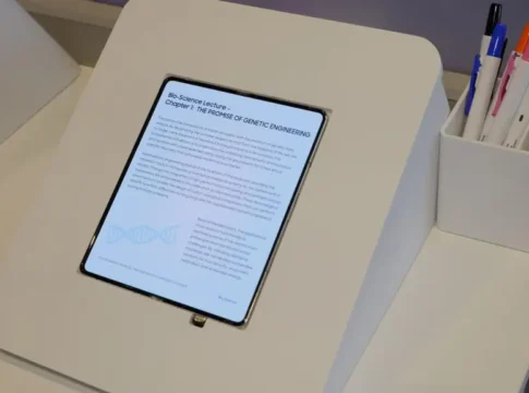 Samsung показал экран без складки: грядёт ли iPhone Fold?