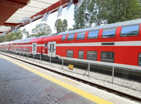 Почему в поездах Израиля нет мобильной связи? Разбираемся в проблеме