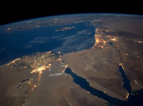 Египет запускает спутник: Игра в 