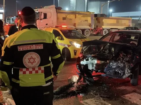 Серьезная авария в Ашдоде: минибус столкнулся с легковушкой