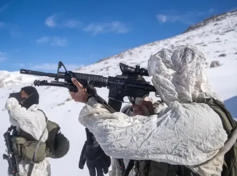 Бойцы готовятся к снежным бурям на Хермоне