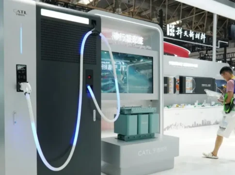 Китайский гигант батарей открыл центр в Эр-Рияде: ставка на зеленую энергетику