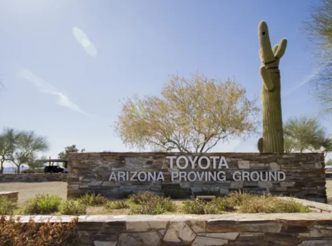 Toyota испытывает внедорожники на выживание в пустыне Аризоны