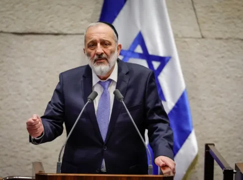 Дерзкая речь Арье Дери: «Айфон — это наркотик, разрушающий семьи»