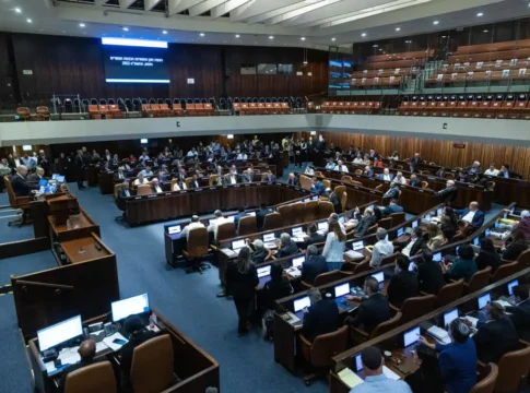 Кнессет превратился в цирк: как Нетаньяху использует парламент для личных нужд