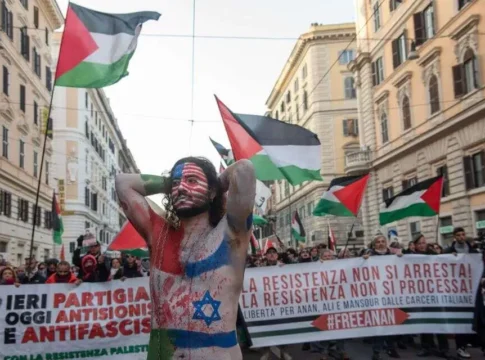 Про-палестинские протесты в Турине: попытка сорвать олимпийский факел