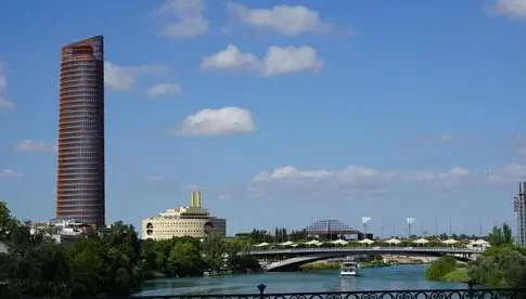 Израильские инвесторы купили самый высокий небоскреб в Испании