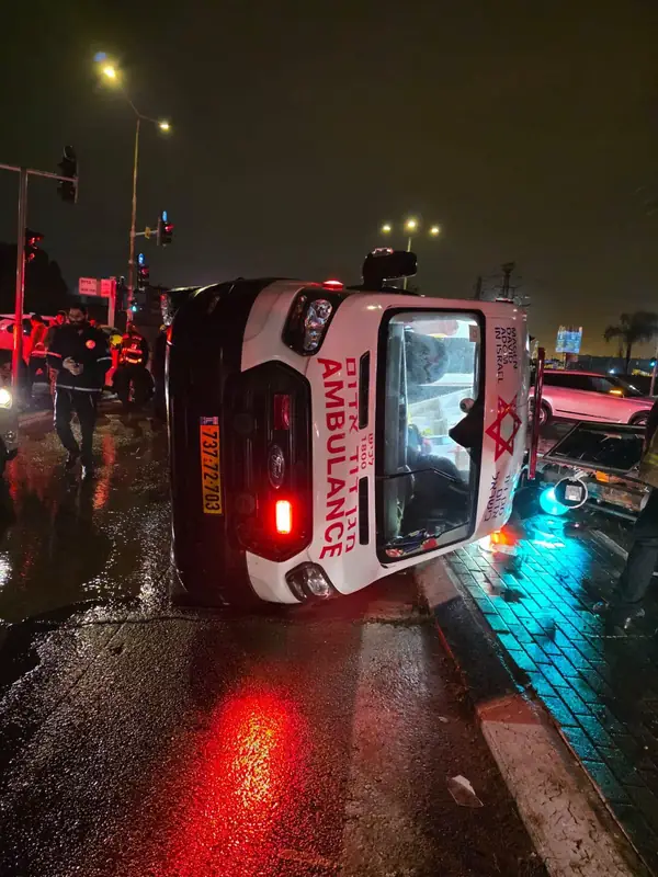 Амбулранс перевернулся в Ашдоде