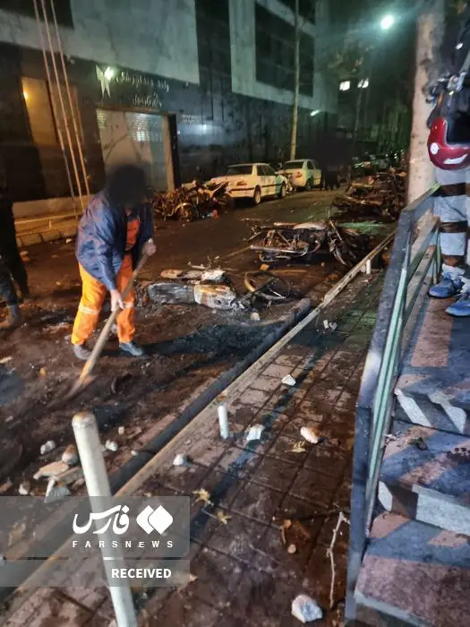 Тегеран: митингующие подожгли мечети и разгромили общественное имущество