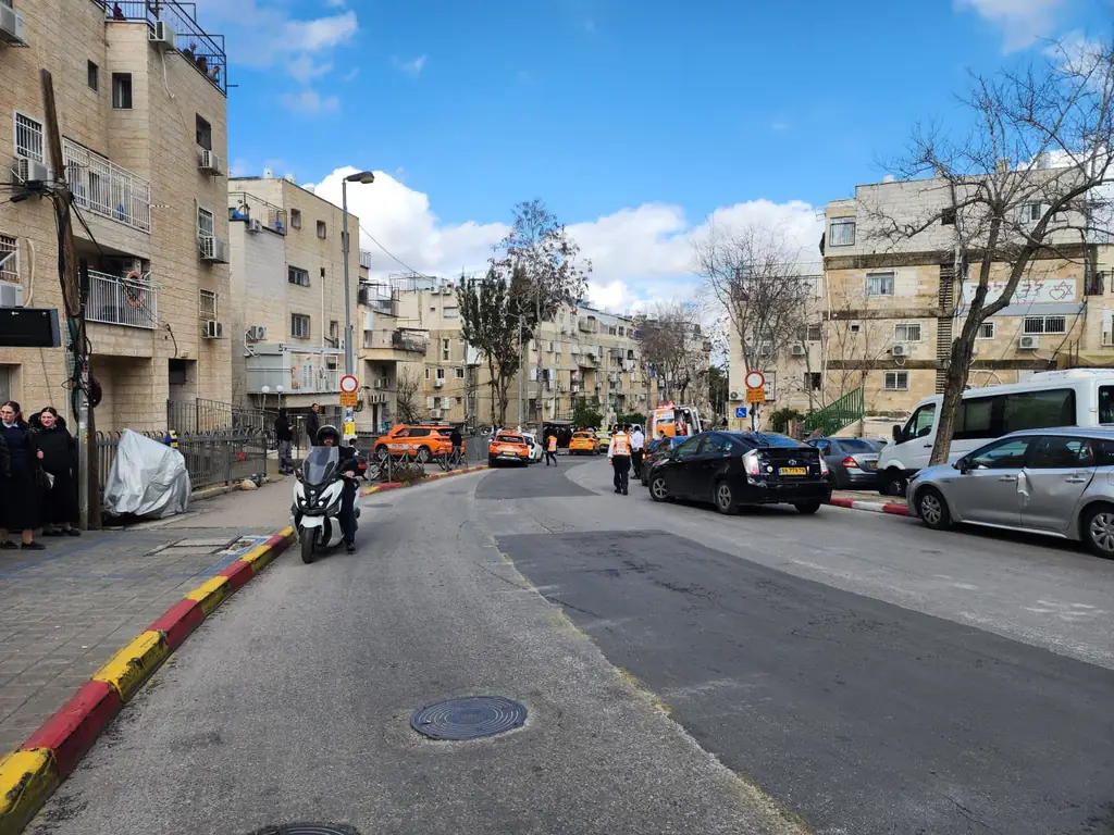 Спасатели Мада и Зака эвакуируют детей