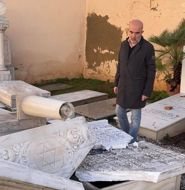 Вандалы повредили еврсейское кладбище в Барселоне