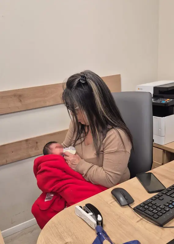 подбросили младенца - соц работники его накормили