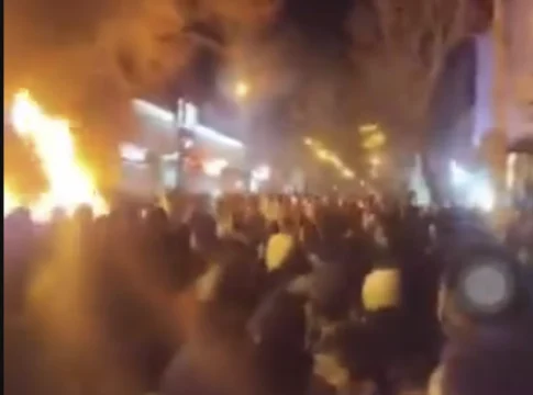 В Горгане подожгли мотоциклы и машины Басиджа