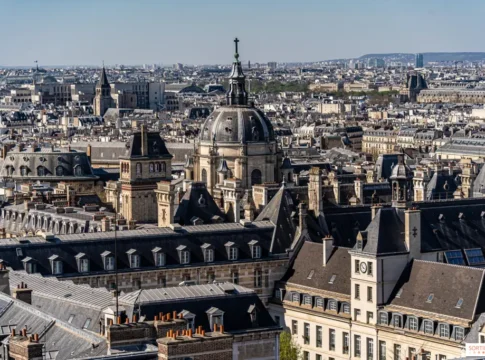 Парижские учителя бастуют против сокращений