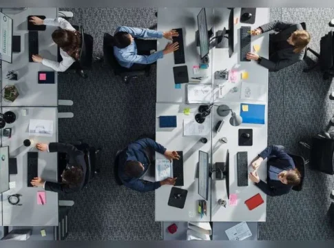 ИИ съедает рабочие места: число безработных в хайтеке взлетело на 126%