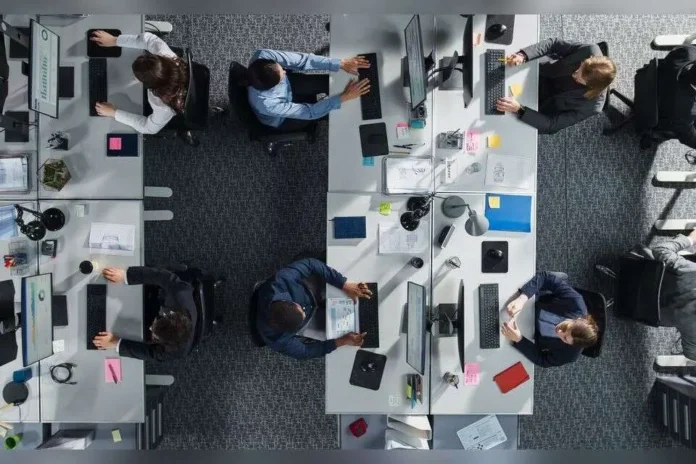 ИИ съедает рабочие места: число безработных в хайтеке взлетело на 126%