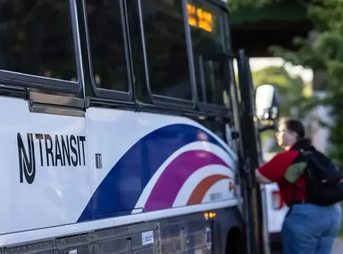 Нью-Йорк готовится к бесплатной езде: пилотный проект к 2026 году