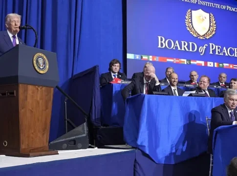 Франция обрушилась на Еврокомиссию из-за участия в «Совете мира» Трампа