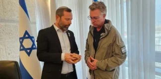 Обстрел дома главы совета Биньямин: «Они знали, где я живу» Обстрел дома главы совета Биньямин: "Они знали, где я живу"