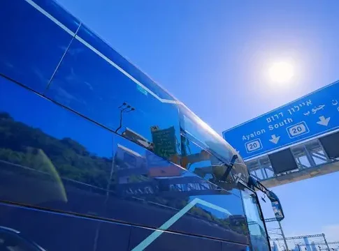 Революция на дорогах: запущены скоростные полосы и бесплатные шаттлы в Тель-Авив