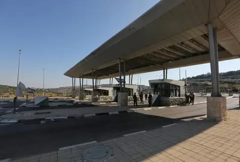 Попытка теракта в Иудее: террорист сбил полицейскую машину и сбежал