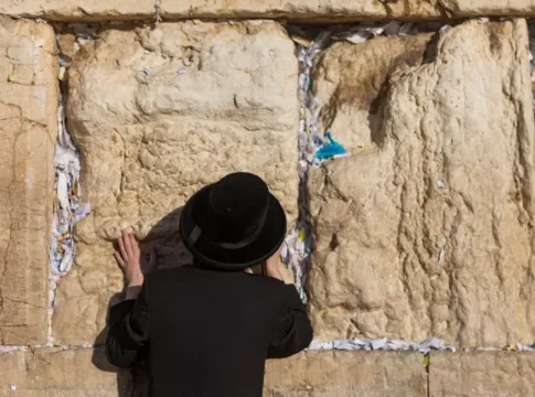 Кнессет ограничил вмешательство БАГАЦа: Главный раввинат определит, что такое «осквернение» Стены Плача