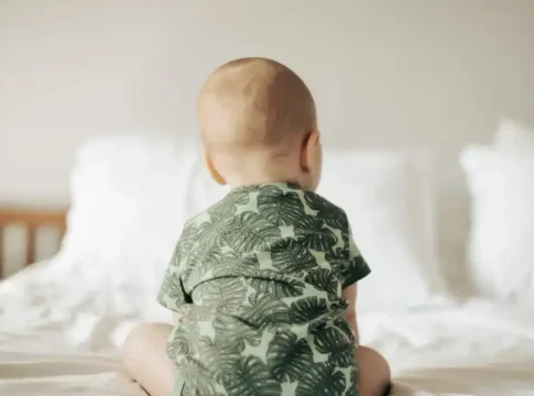 Массовые жалобы на детское питание: родители сообщают о тяжелых симптомах у младенцев