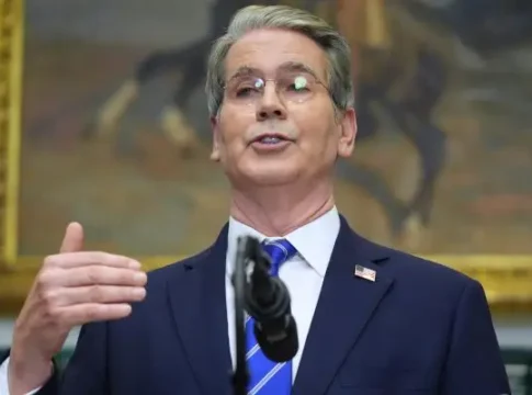 США обвалили иранскую экономику: дефицит долларов вызвал хаос