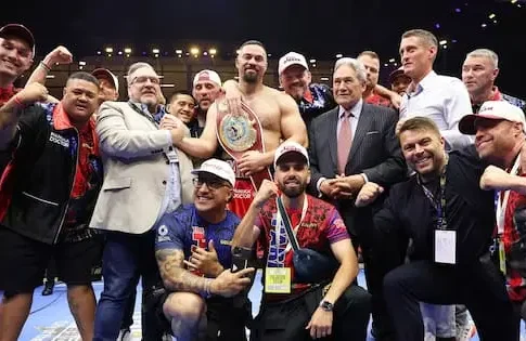 Министр иностранных дел Новой Зеландии посетил Саудовскую Аравию ради бокса?