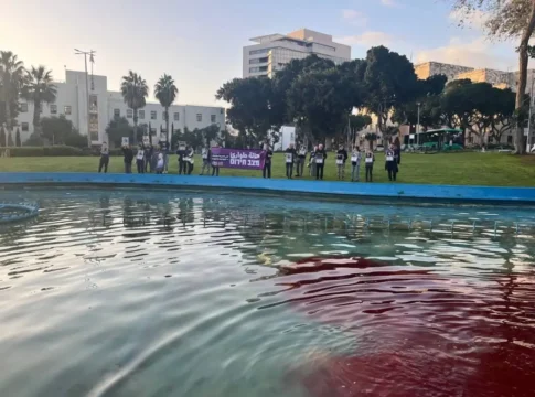 День протеста: семьи убитых перекрыли дороги, раскрасили фонтаны