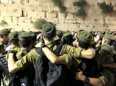Солдаты-одиночки отпразднуют бар-мицву у Стены Плача